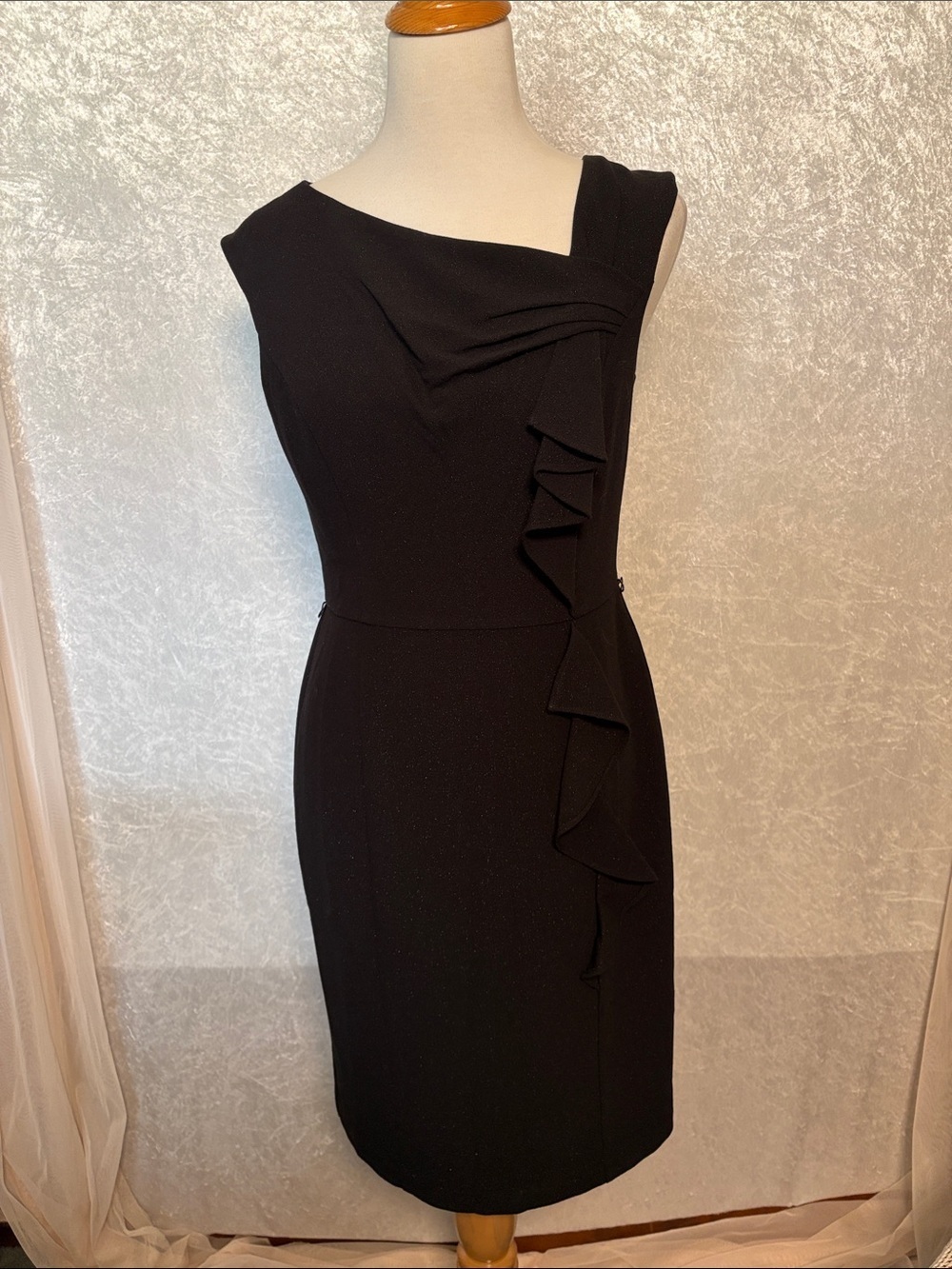 White House Black Market Women’s LBD - Elegant with ruffle Size 6 MWT